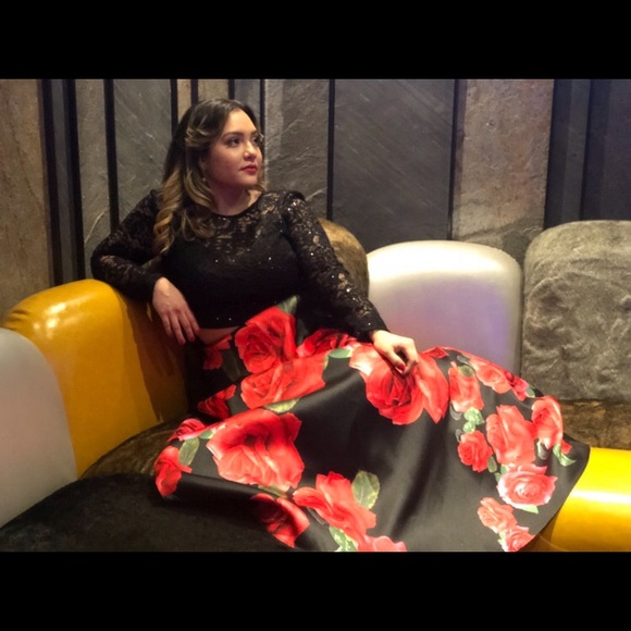 Two piece B. Darlin Skirt and blouse. - Picture 6 of 8